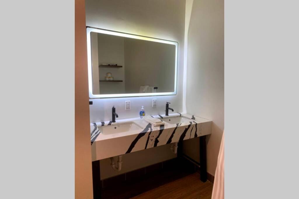 3E-Spacious 2 Bedroom In Oakland, Sleeps 8 Pittsburgh Esterno foto